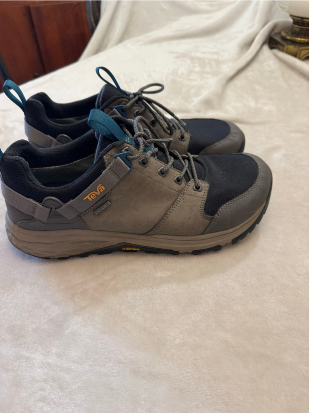 Men's Teva Hiking Sneakers Size 10 Grey and Black
